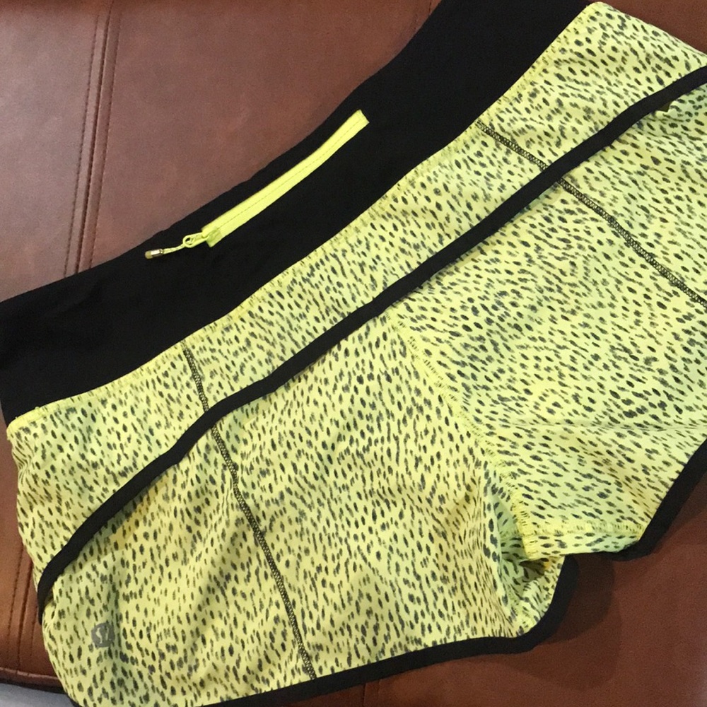 LIKE NEW! limited edition printed lime yellow lulu lemon short